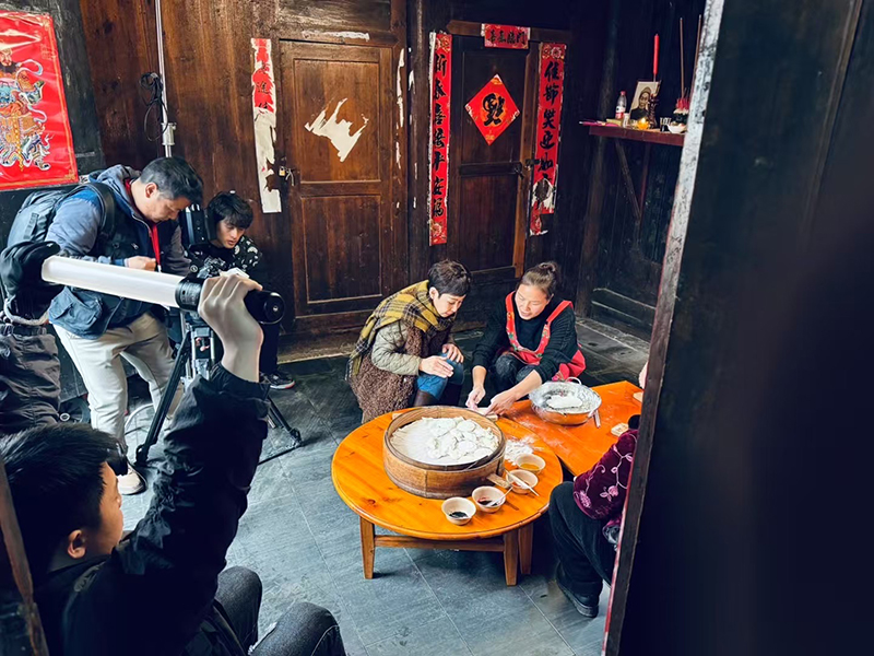 隆里古城拍摄现场。多彩贵州影视文化产业有限公司供图