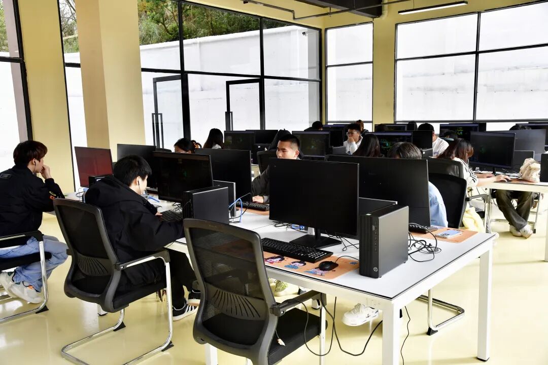 小兰山数据标注基地内部环境。