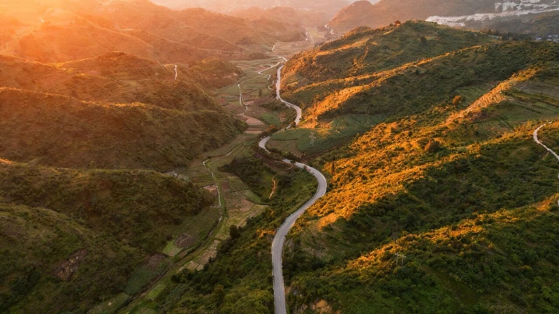 1 图为省道318线风光.jpg