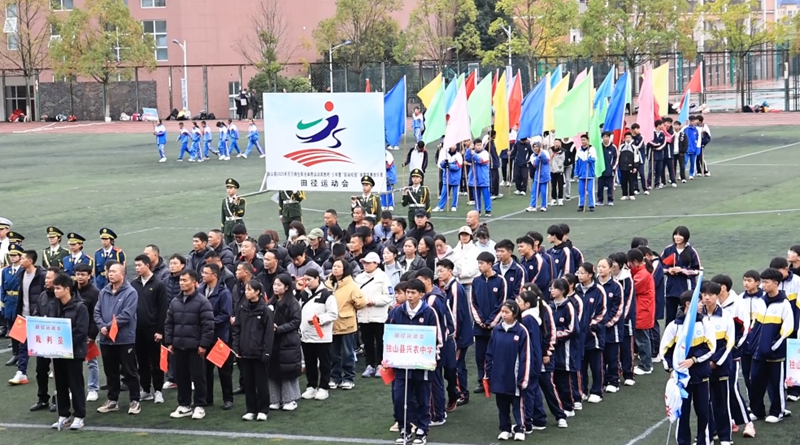 24所学校1100余名运动员逐梦运动场。