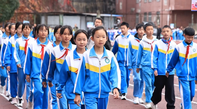 24所学校1100余名运动员逐梦运动场。