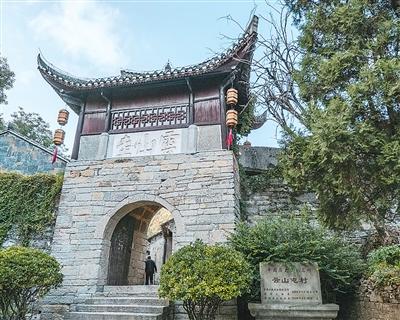 雲峰屯堡景區中的雲山屯村寨。楊 爽攝