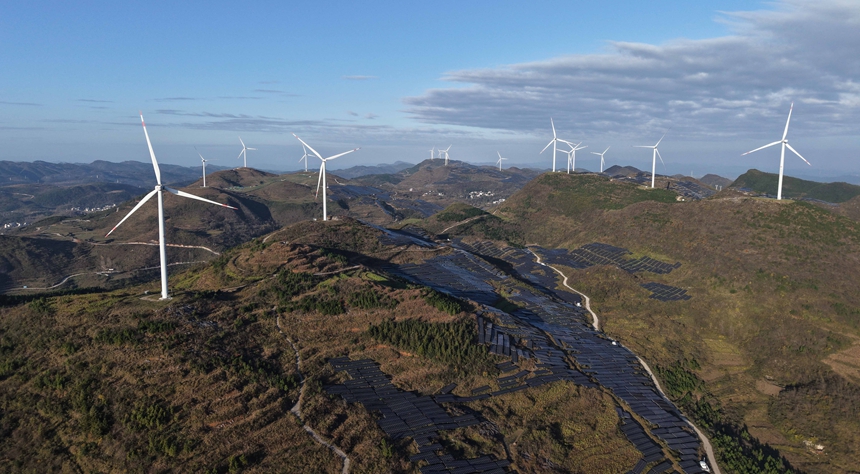 松桃苗族自治县盘石镇的风电项目和光伏项目。