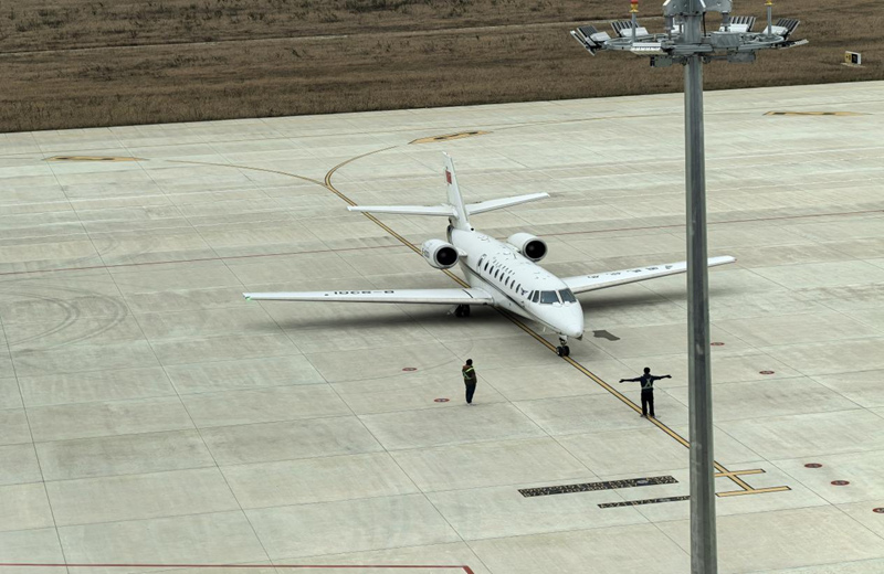 銅仁德江機場開展校飛工作。