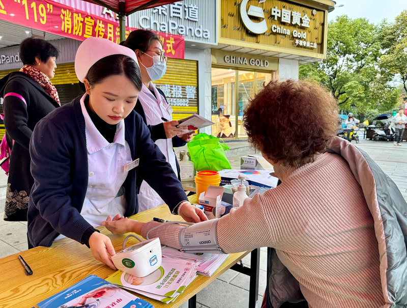 省级专家下沉基层 精准服务温暖平坝。