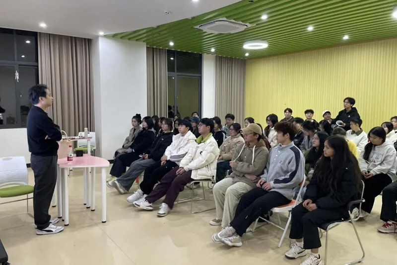 贵阳康养职业大学在第四届贵州电商直播大赛中勇创佳绩。