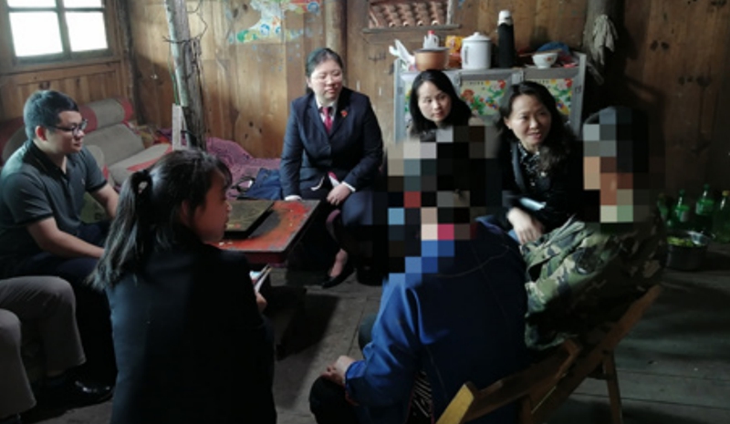都匀市人民检察院检察官上门开展司法救助，纾解群众家庭困境.jpg