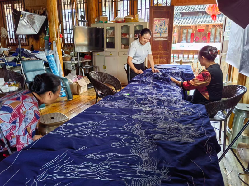 刺绣现场 (2).jpg