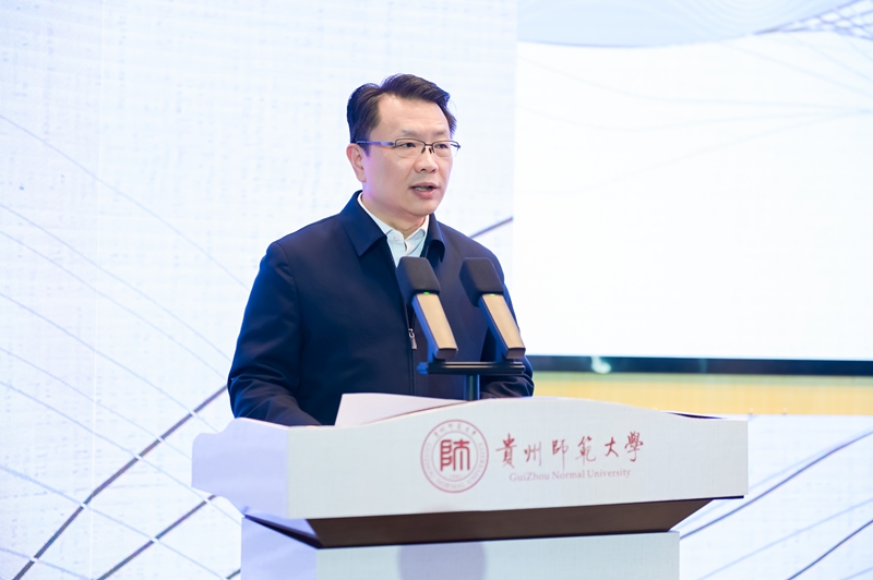 2、贵州省委教育工委副书记李军 致辞。.jpg