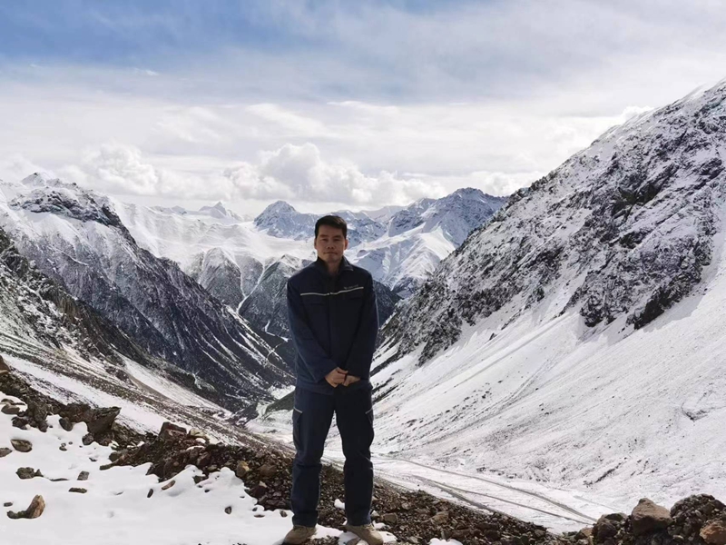 奋战在雪域高原的韦恒。受访者供图