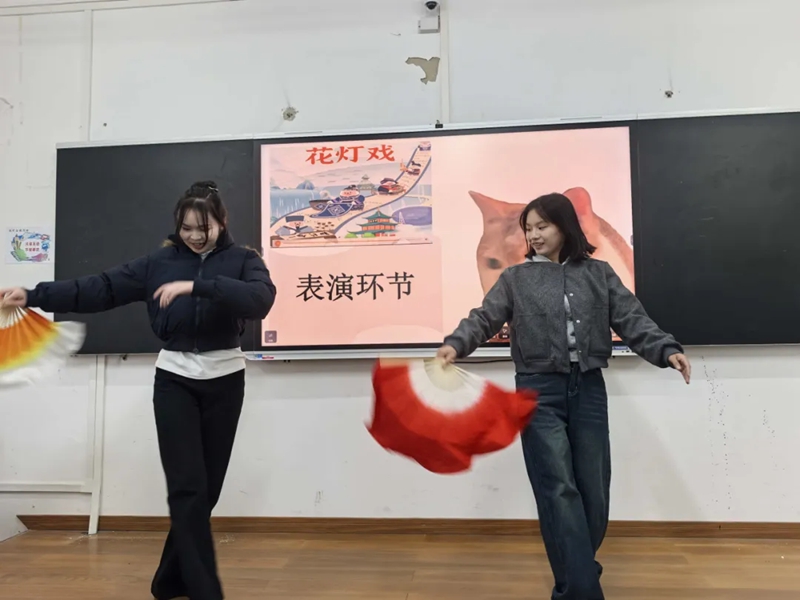 蒙学经典特色内容系统融入中华优秀传统文化课程。