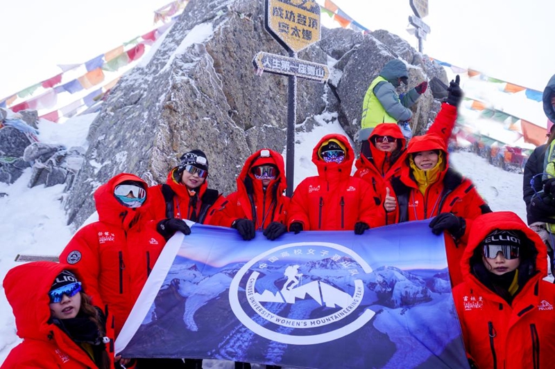 中国高校女子登山队首批部分队员登顶奥太娜合影.jpg