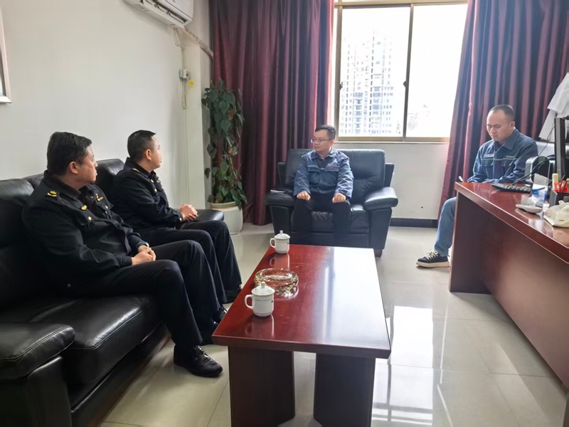 1 图为座谈会现场