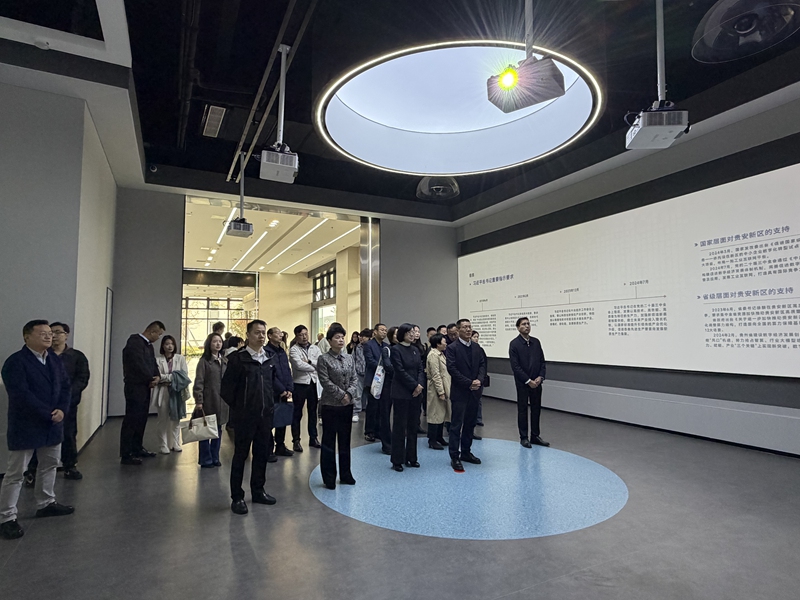 11月11日，考察团实地调研贵安新区数据标注产业情况及贵安光谷智算产业园。 贵州省大数据局供图