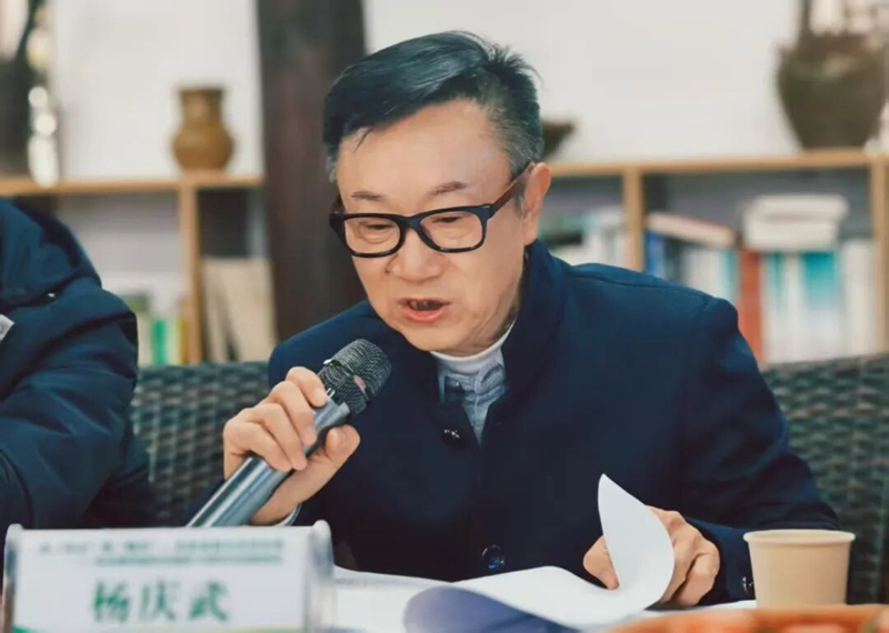 2、杨庆武主持。陆青剑摄