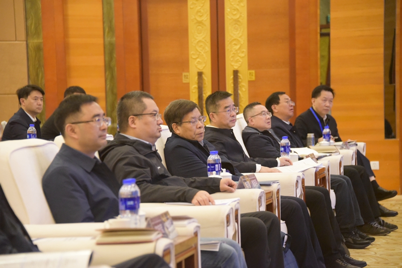 2与会领导出席会议