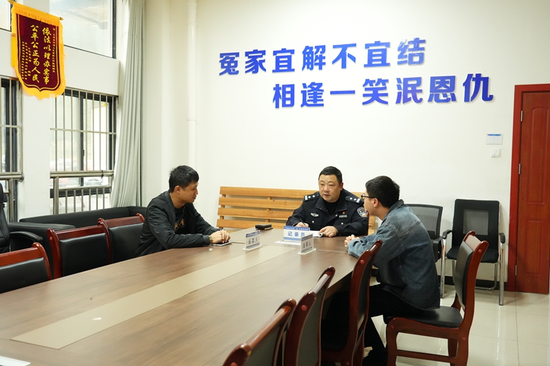 “和谐人民调解工作室”。