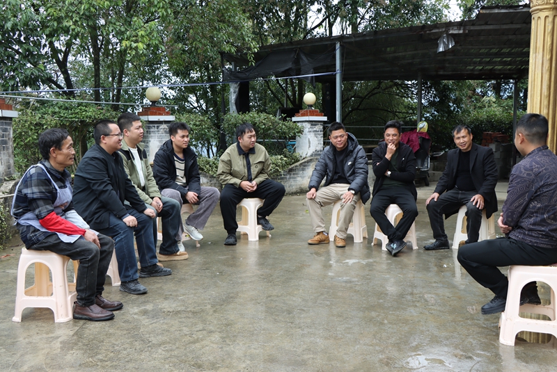 3、桐梓县大河镇通过群众会、院坝会、入户走访等开展法制宣传 。