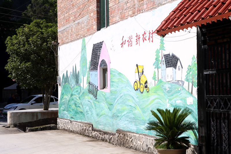 靓“面子”强“里子” 独山县下司镇星朗村“焕新颜” 。