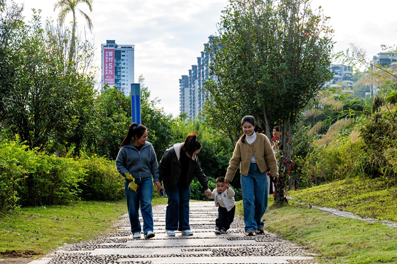 市民乐享惬意时光。