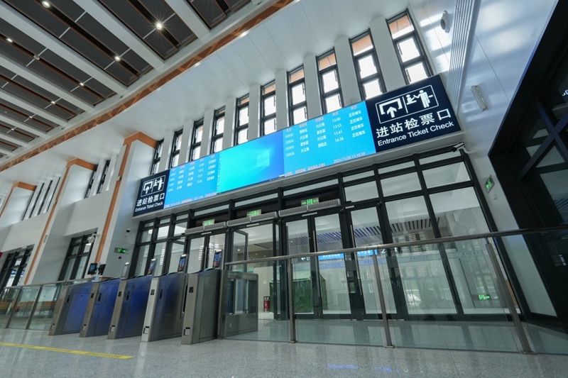 保田站检票口。（图_郭立）.jpg