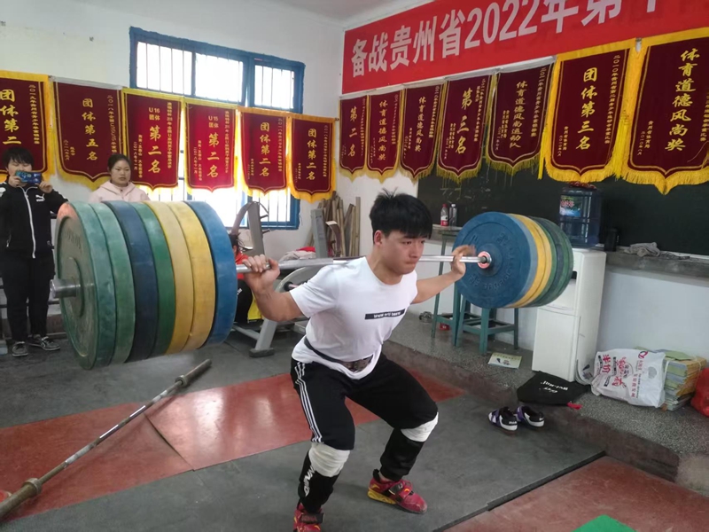 雷江清早期训练画面。