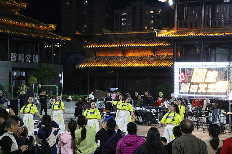 爵士舞串烧《爱跃日光逐浪行》。