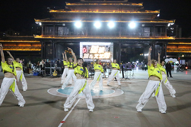 爵士舞串烧《爱跃日光逐浪行》。