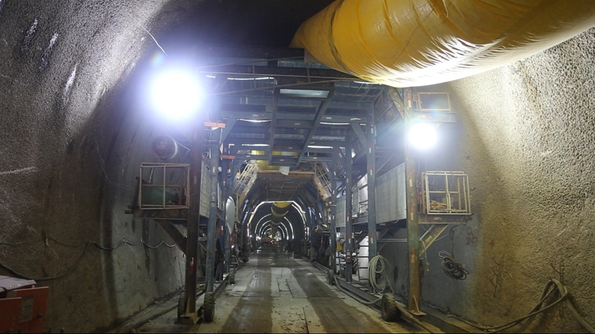 銅吉鐵路建設有序推進 銅岩隧道平導出口累計掘進693米。