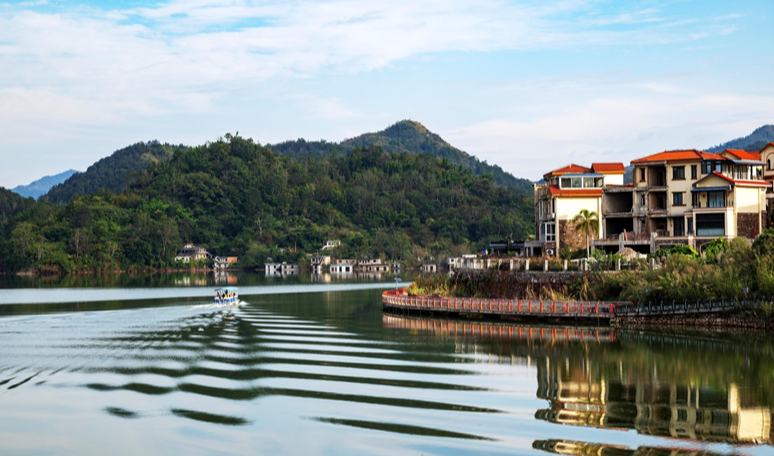 暖冬罗甸：冬日暖阳映湖城 市民乐享惬意时光