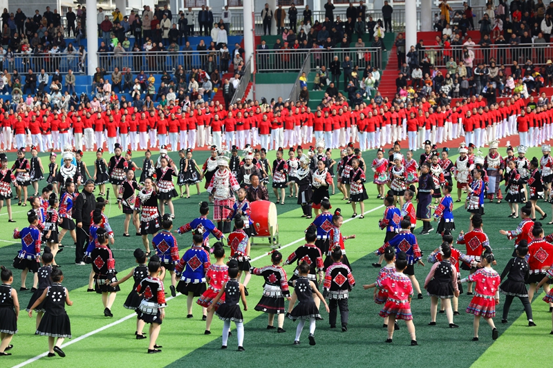 贵州乡村足球超级联赛黔东南赛区剑河县资格赛开幕现场。杨家孟 摄 (26)