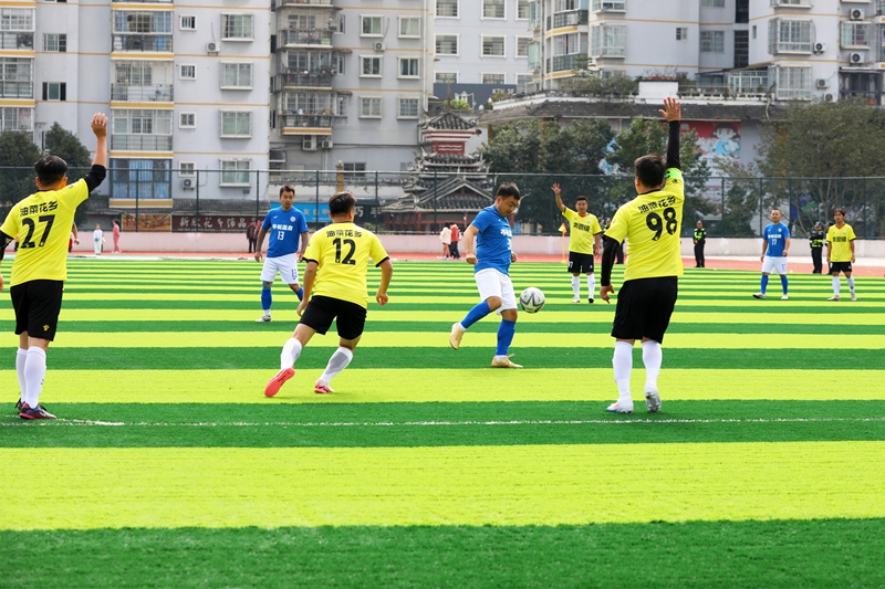 贵州乡村足球超级联赛黔东南赛区剑河县资格赛揭幕战。杨家孟 摄 (3)