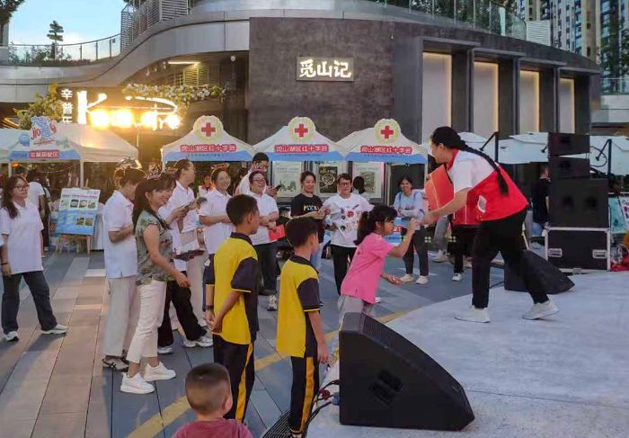 貴州省2025年人體器官捐獻志願者登記宣傳活動現場 。歐陽春攝