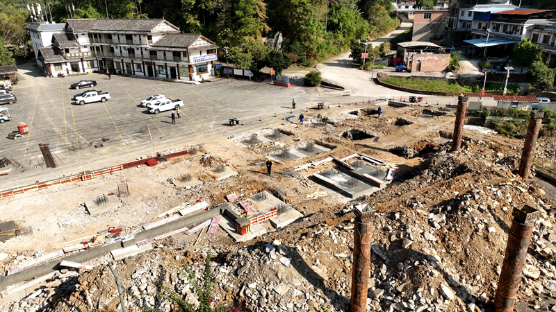 正在修建游客服務中心。