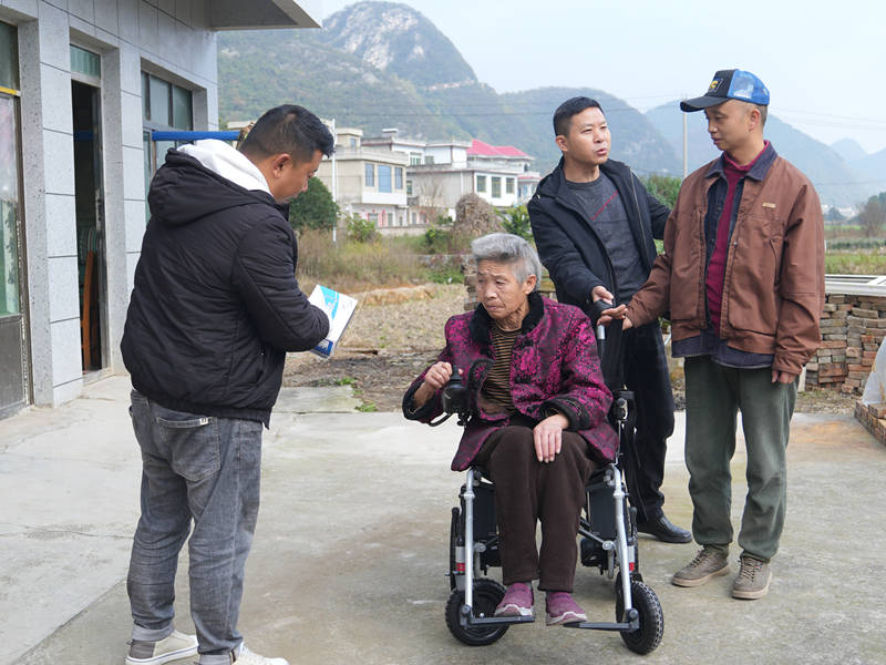 适龄改造“进家门” ，提升老年人幸福感。