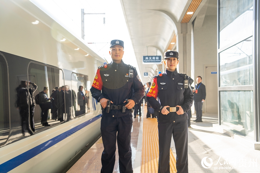 盘兴高铁首日开通运营。人民网 阳茜摄