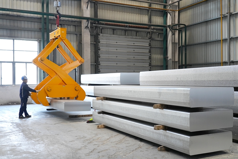 貴州貴鋁新材料股份有限公司清鎮再生鋁分公司生產車間。陸勁鬆 攝.jpg