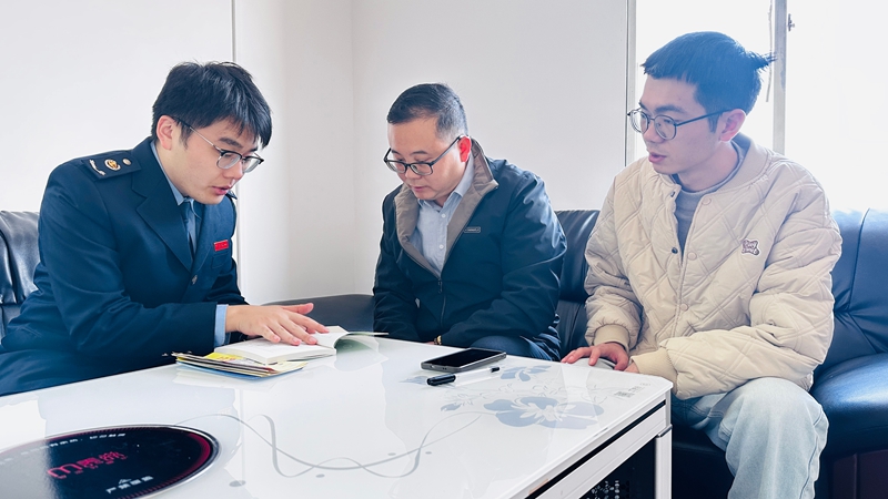 税务干部为企业提供“一对一”上门宣讲政策服务.jpg