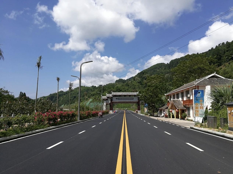 1 图为G243线荔波段.jpg