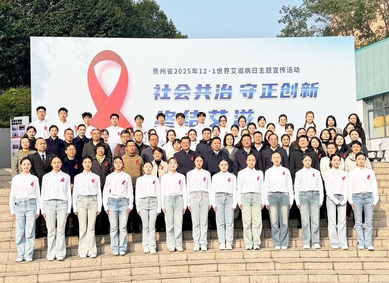 参加活动人员合影留念。张佳佳摄