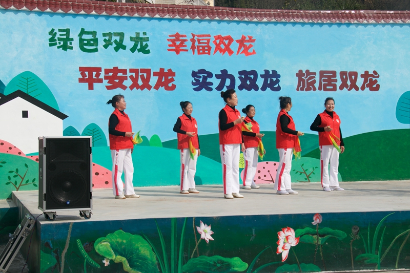 县文化馆节目表演。王玺 摄