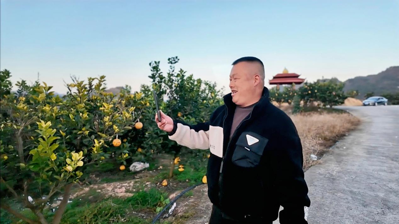 田埂直播架金橋 電商賦能讓“山貨”俏銷全國。