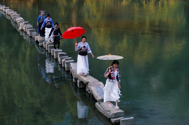 冬日暖阳下的罗甸县大小井省级风景名胜区。