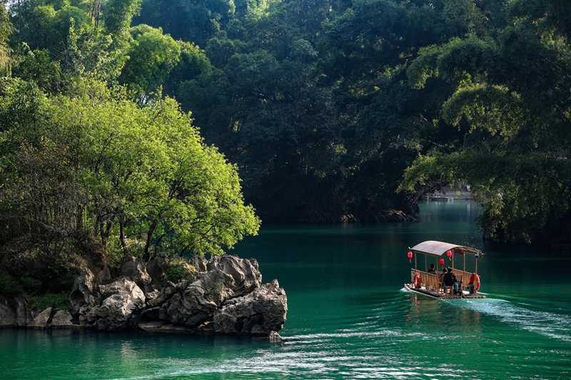 冬日暖阳下的罗甸县大小井省级风景名胜区。