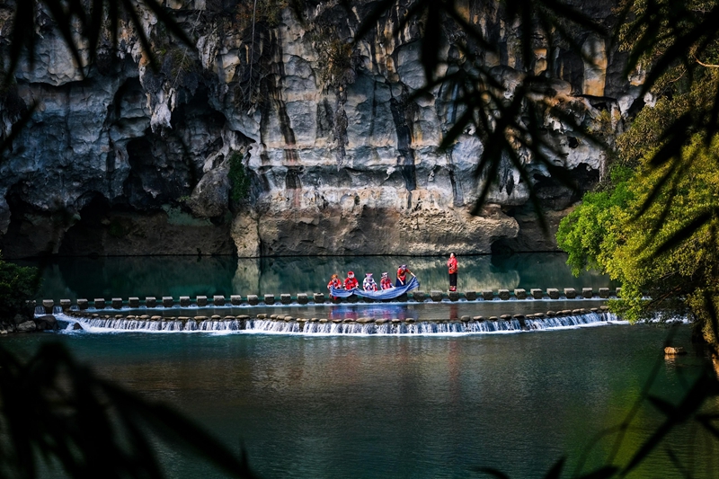冬日暖阳下的罗甸县大小井省级风景名胜区。