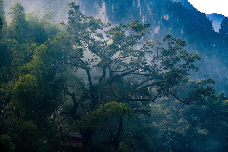 冬日暖阳下的罗甸县大小井省级风景名胜区。