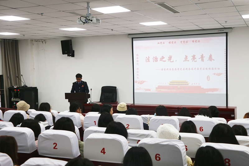 稅務部門在黔南民族幼兒師范高等專科學校開展憲法進校園活動.jpg