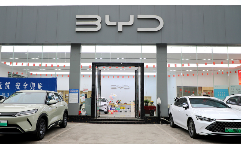 多款新能源车型整齐陈列。陈桂林摄.