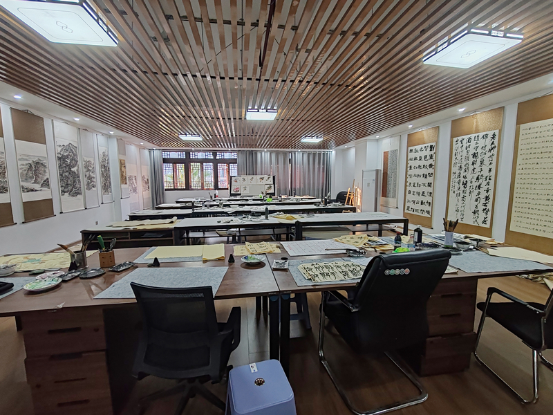 走進教育服務室。