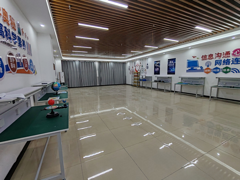 走進科普科技活動室。